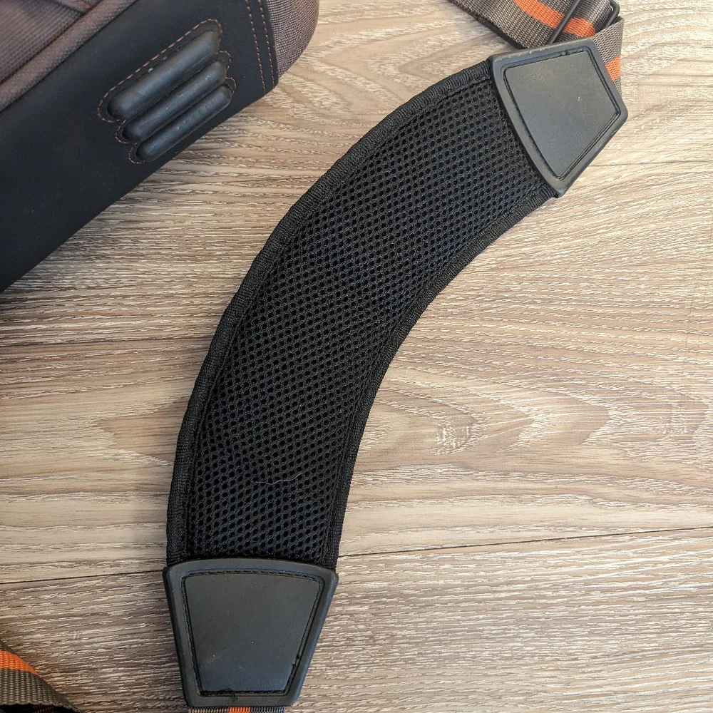 Targus laptop messenger bag